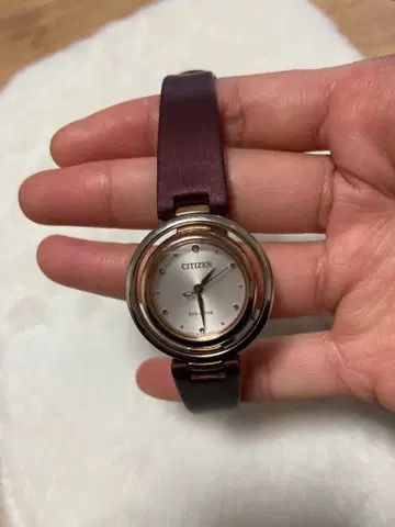 CITIZEN 아날로그 쿼츠 손목시계 버건디