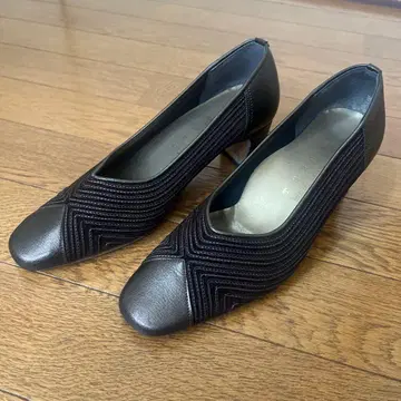 다크 브라운 스트라이프 펌프스 22EEE