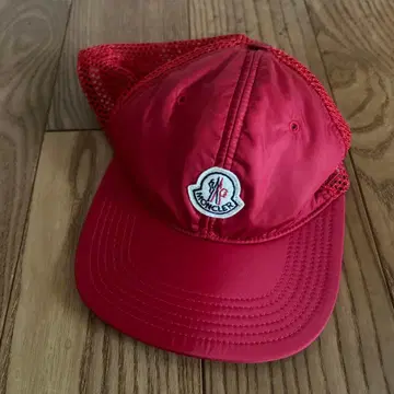 Moncler 레드 메쉬 캡