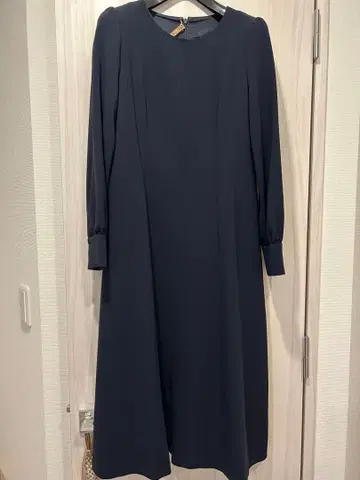 ANAYI 네이비 퍼프 슬리브 무릎 기장 원피스