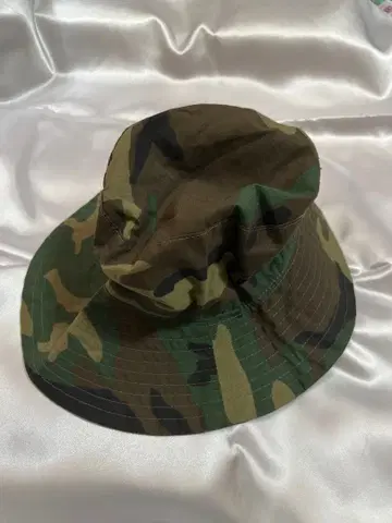 B. Milliner and M. 카모플라쥬 버킷 햇