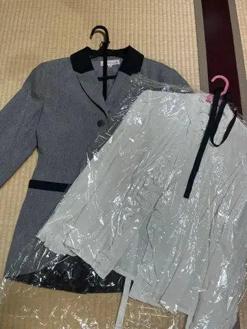 졸업식 여아 160cm 그레이와 블랙의 자켓과 스커트 세트