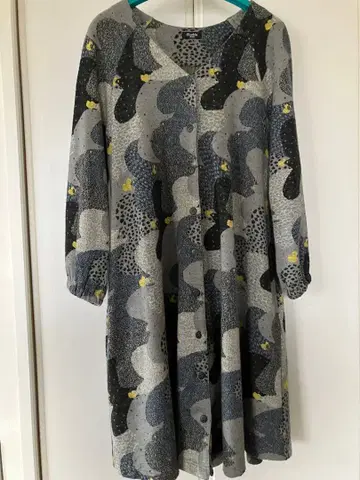 마블 수드 긴팔 V넥 원피스 코트