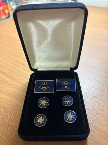 별 모양 커프스 링크와 커프스 단추 세트