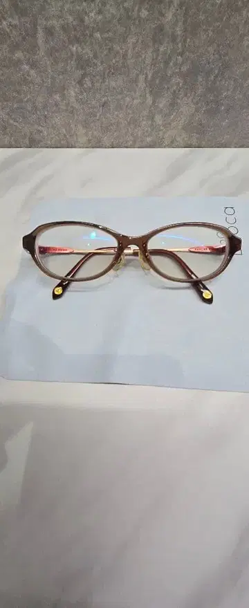 브라운 오벌 프레임 안경