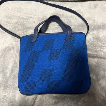 파란색 체크 무늬 토트백