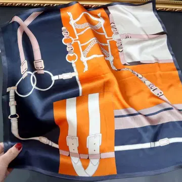 말 장식 모티브 실크 100% 스카프 오렌지 네이비 대형 실크 반다나