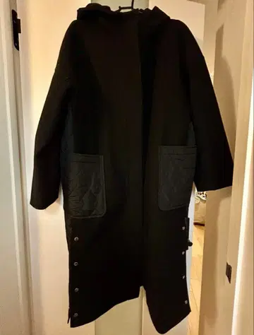 후드 부착 롱 코트 퀼팅 절개 블랙 ARTICLE