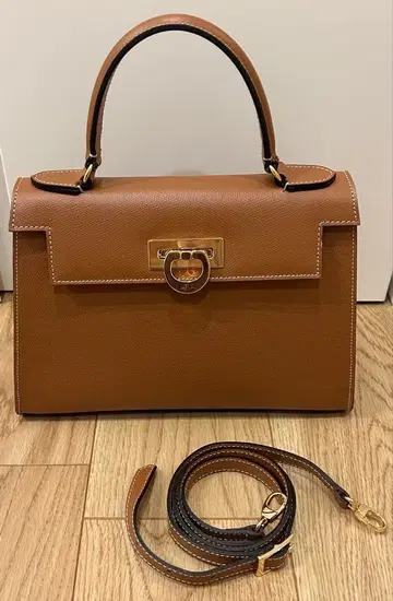 카르보티 핸드백