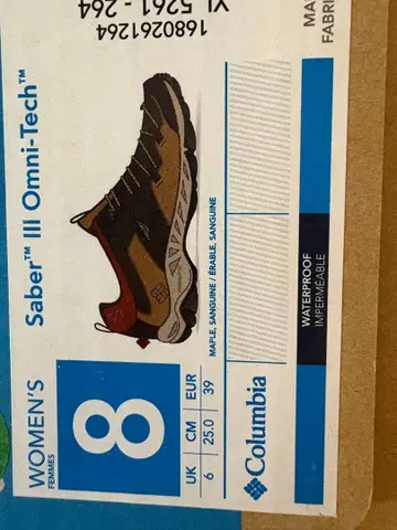 컬럼비아의 트레킹 슈즈와 트레킹 폴