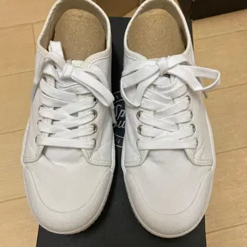 스프링 코트 스니커즈