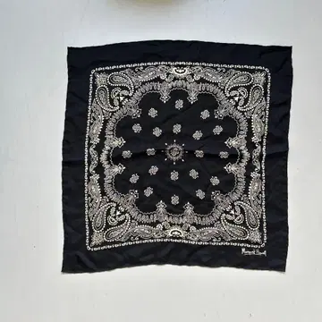 마가렛호웰 페이즐리 실크 스카프 블랙