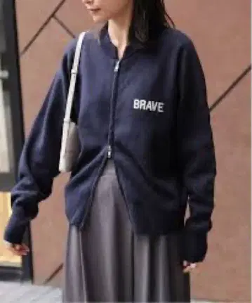 저널 스탠다드 백 로고 니트 가디건