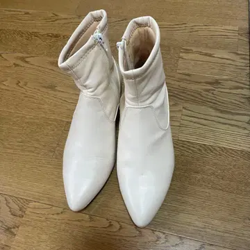FIn 아이보리 스틸레토 부츠