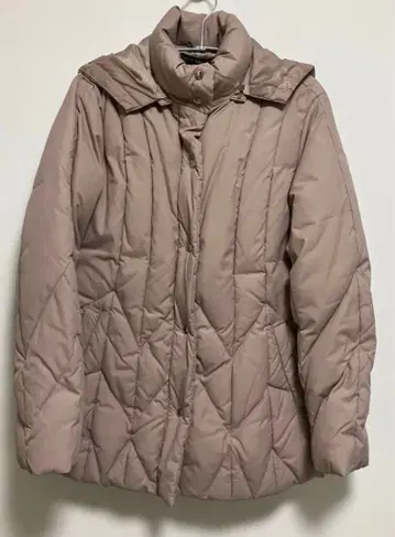 탁한 핑크 베이지 퀼팅 다운 자켓 후드 부착 9R