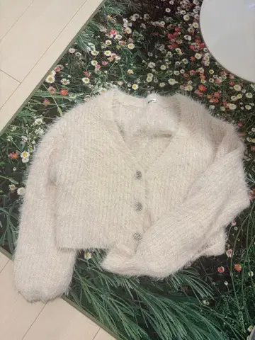 NICE CLAUP 크림색 가디건