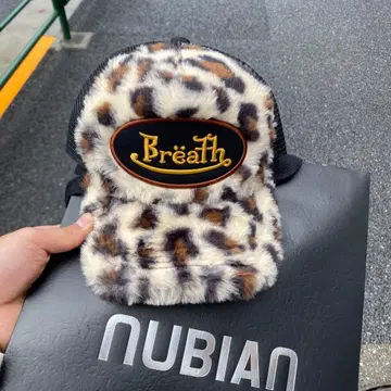 Breath 레오파드 무늬 트래커 캡