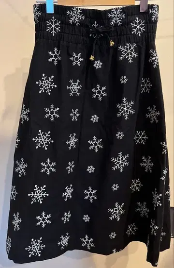 LILOU &LILY 눈꽃 자수 스커트 사이즈 M