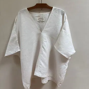 nutteV넥 칠부 소매 셔츠 화이트