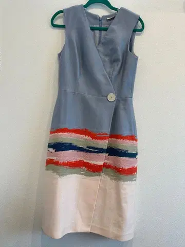 새로운 블루 계열 스트라이프 원피스