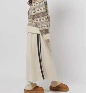 니코앤드 래빗 벨로아 라인 스커트 아이보리