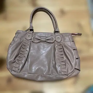 리본 포함 프릴 디자인 핸드백