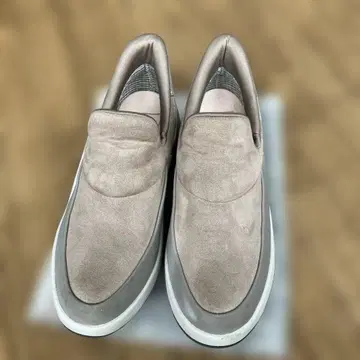 베이지 스웨이드 슬립온 타입