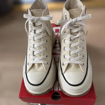 컨버스 통굽 하이컷 스니커즈 23.5cm