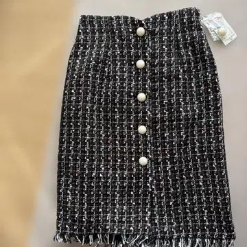 M 사이즈 블랙과 화이트 트위드 타이트 스커트 papoula