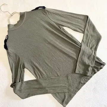 자라 리브 티셔츠 L 카키 계열 모크넥 긴팔 스트레치 캐주얼
