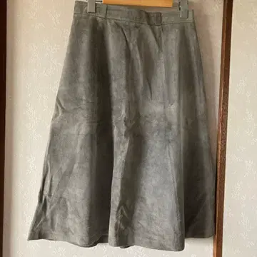 그레이 스웨이드 플레어 스커트