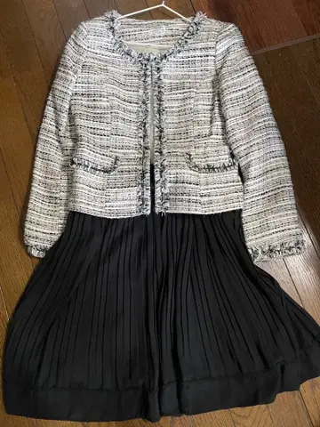트위드풍 자켓과 플리츠 스커트 세트