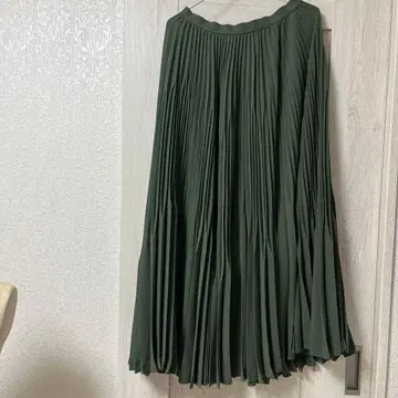 Theory 카키 플리츠 롱 스커트