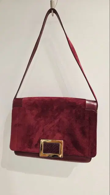 버건디 스웨이드 숄더백