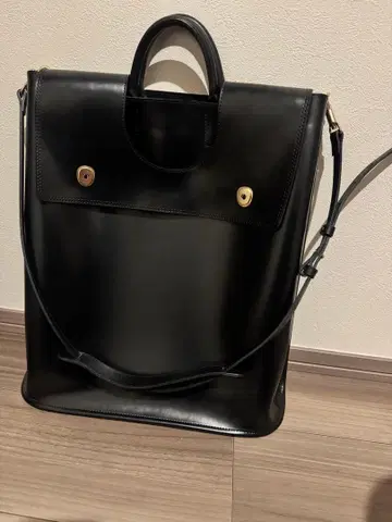 PIENI KIKKA L 블랙 가죽 토트백 블랙