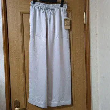 [ 택 포함 새상품 ] 비어즐리 새틴 베이커 팬츠 실버