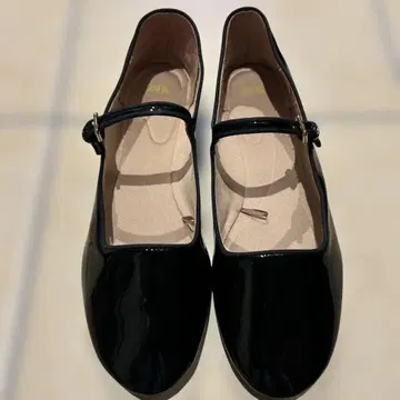 ZARA 블랙 에나멜 스트랩 발레 슈즈 40