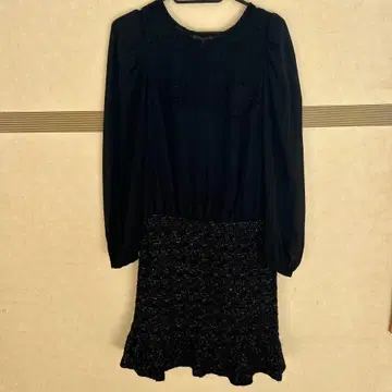 블랙 레이스 장식의 긴팔 원피스