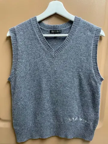 To b.by agnes b. 그레이 V넥 니트 베스트 울 100%