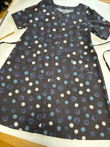 물방울 패턴 반팔 무릎 기장 원피스