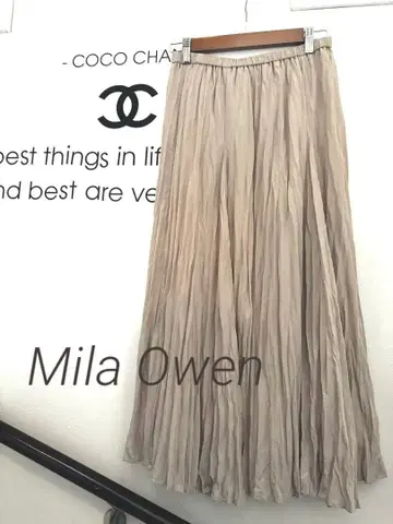 미라 오웬 베이지 플리츠 스커트