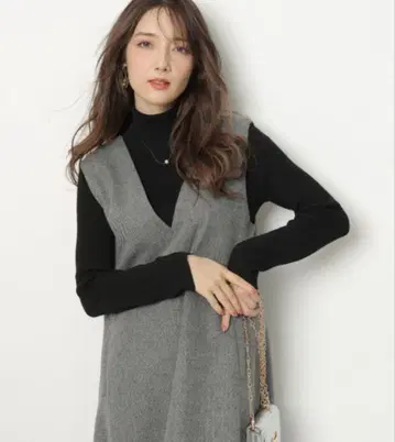 아푸와이저 리셰 그레이 V넥 원피스