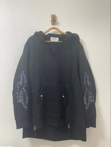 Atuma 블랙 후드티