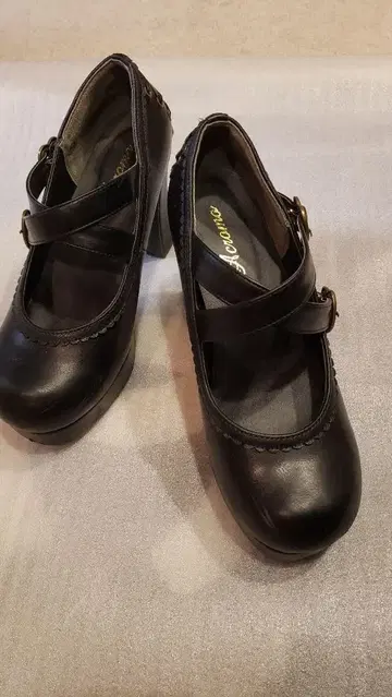 정말 귀여운 블랙 하이힐