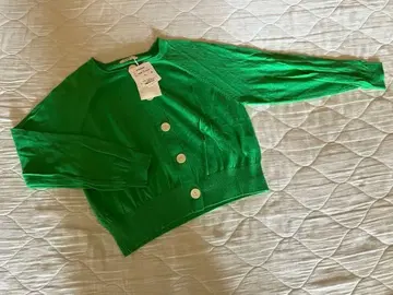 그린 버튼 긴팔 상의