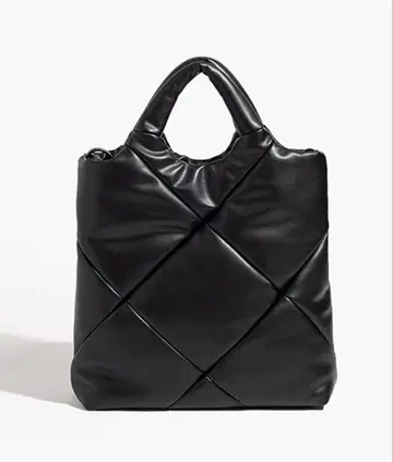 [택 포함 새상품] YAHKI  인조 가죽 퀼팅 토트백