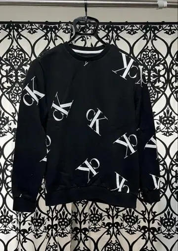 Calvin Klein Jeans 로고 프린트 맨투맨 모노그램 블랙