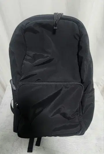 블랙 백팩 심플한 디자인