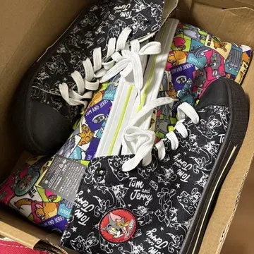 톰과 제리 하이컷 스니커즈