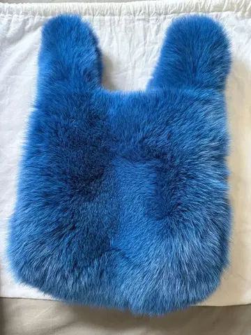 LUDLOW 파랑 퍼 핸드백